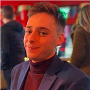 Soy desarrollador con 6 años de experiencia en tecnologías como NestJS, Vue 3, Ionic y PostgreSQL. Como profesor de programación,